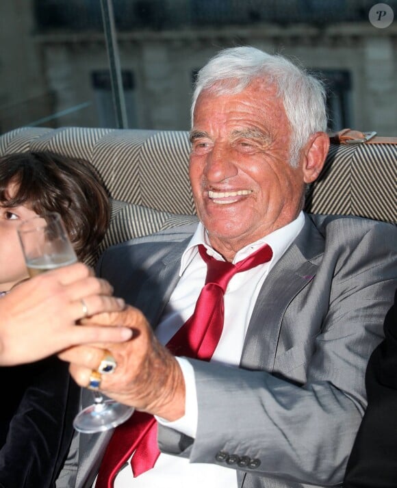 Exclusif - Jean-Paul Belmondo - Soirée de Gala caritative au profit de l'association "Des Cantines Scolaires pour les Enfants du Sahel" à Cannes au Five Seas Hotel, le 31 mai 2014.