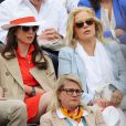 Elsa Zylberstein et Sylvie Vartan   à Roland-Garros à Paris, le 1er juin 2014.  