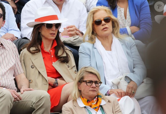 Elsa Zylberstein et Sylvie Vartan  à Roland-Garros à Paris, le 1er juin 2014. 