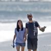 Exclusif - L'actrice Courtney Cox et son petit-ami Johnny McDaid lors d'une balade romantique main dans la main sur la plage à Malibu, le 30 mai 2014.