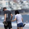 Exclusif - Courtney Cox et son chéri Johnny McDaid lors d'une balade romantique main dans la main sur la plage à Malibu, le 30 mai 2014.