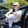 Gwen Stefani et son fils Apollo à Los Angeles, le 1er juin 2014.