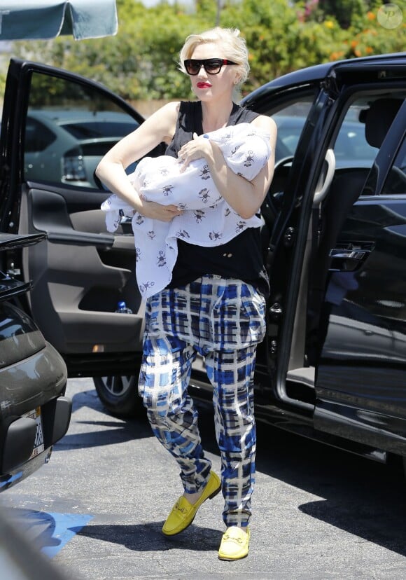 Gwen Stefani et son fils Apollo à Los Angeles, le 1er juin 2014.