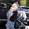 Gwen Stefani et son fils Apollo à Sherman Oaks. Los Angeles, le 1er juin 2014.