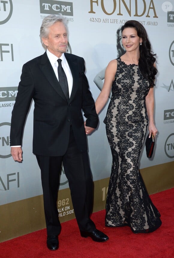 Michael Douglas et Catherine Zeta-Jones rayonnants lors de la soirée du prix AFI rendant hommage à Jane Fonda à Hollywood le 5 juin 2014.