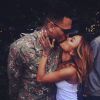 Chris Brown embrasse sa petite amie Karrueche Tran lors de sa fête de sortie de prison. Los Angeles, le 5 juin 2014.