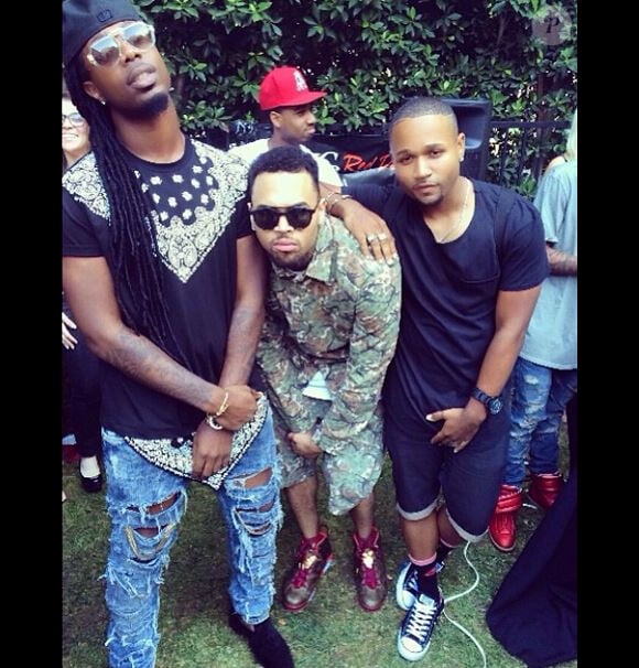 Chris Brown fête sa sortie de prison avec ses amis. Los Angeles, le 5 juin 2014.