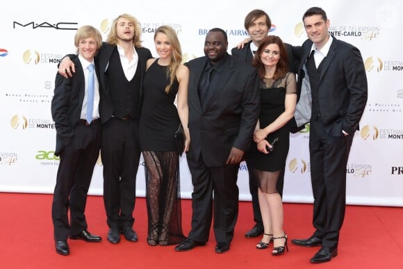 Jean-Charles Deval, Jean-Baptiste Shelmerdine, Joy Esther, Issa Doumbia, Thierry Samitier, Christelle Reboul et Gil Alma - Toute l'équipe de "Nos chers voisins" à la cérémonie d'ouverture du 54ème Festival de Télévision de Monte Carlo le 7 Juin 201407/06/2014 - Monte Carlo