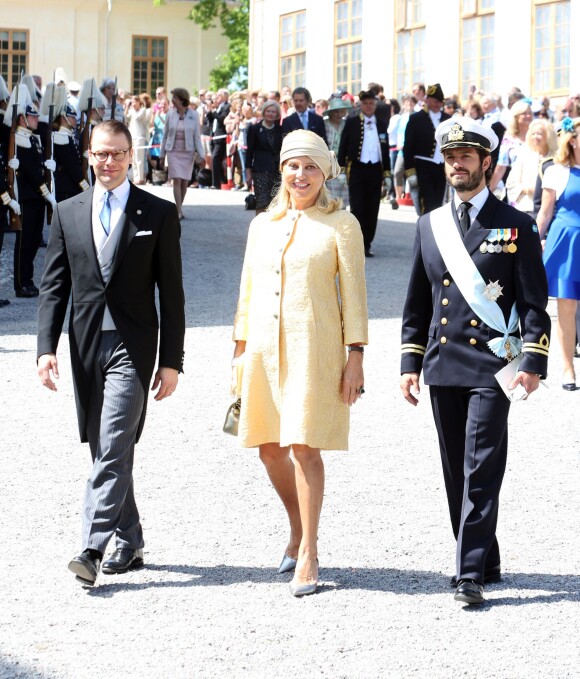Le prince Daniel, Eva O'Neill et le prince Carl Philip au baptême de la princesse Leonore de Suède, fille de la princesse Madeleine et de Christopher O'Neill, le 8 juin 2014 en la chapelle du palais Drottningholm à Stockholm.