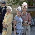 Eva Maria O'Neill, grand-mère de Leonore, et Alice Bamford et Tatjana d'Abo, marraines, au baptême de la princesse Leonore de Suède, fille de la princesse Madeleine et de Christopher O'Neill, le 8 juin 2014 en la chapelle du palais Drottningholm à Stockholm.
