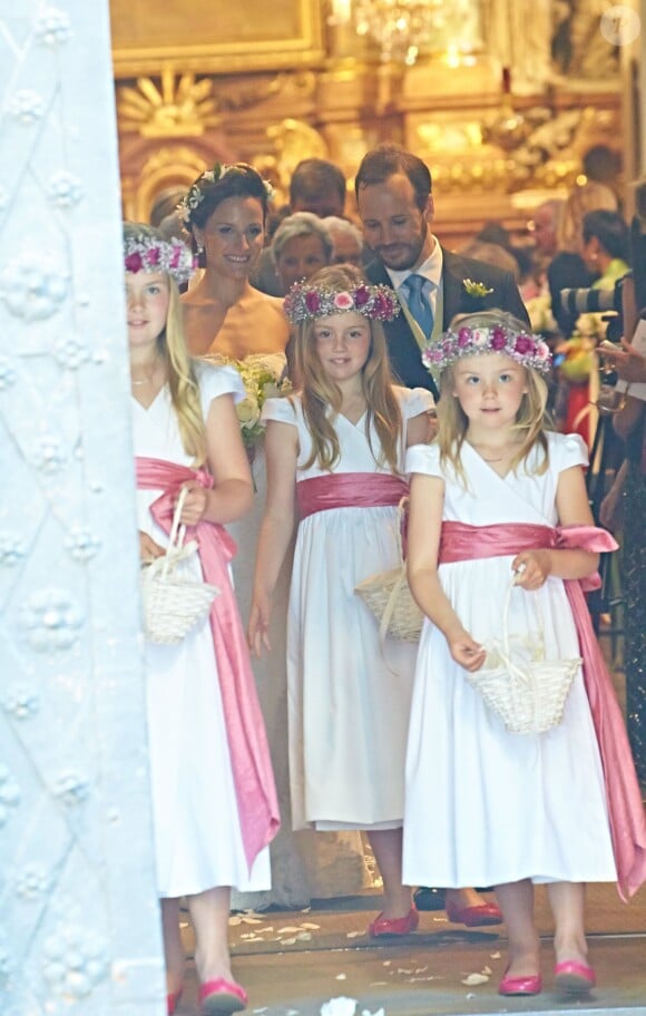 Catharina-Amalia, Alexia et Ariane des Pays-Bas, demoiselles d'honneur adorables lors du mariage de leur oncle Juan Zorreguieta et Andrea Wolf, le 7 juin 2014 à l'église Servite de Vienne, en Autriche.