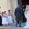 Catharina-Amalia, Alexia et Ariane des Pays-Bas, les filles de la reine Maxima, étaient demoiselles d'honneur au mariage de Juan Zorreguieta et Andrea Wolf, le 7 juin 2014 à l'église Servite de Vienne, en Autriche.