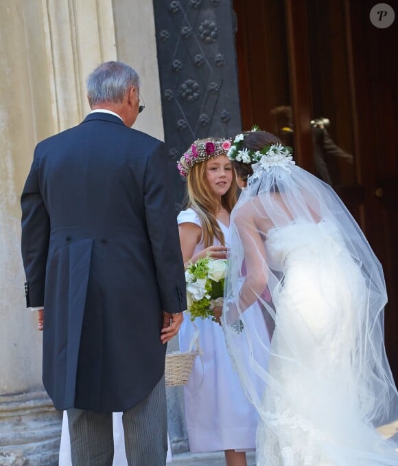 Catharina-Amalia, Alexia et Ariane des Pays-Bas, les filles de la reine Maxima, étaient demoiselles d'honneur au mariage de Juan Zorreguieta et Andrea Wolf, le 7 juin 2014 à l'église Servite de Vienne, en Autriche.
