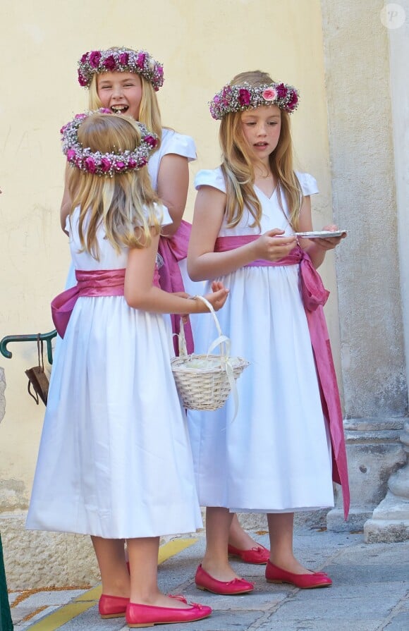 Les princesse Catharina-Amalia, Alexia et Ariane des Pays-Bas, filles de Willem-Alexander et Maxima, étaient demoiselles d'honneur au mariage de Juan Zorreguieta et Andrea Wolf, le 7 juin 2014 à l'église Servite de Vienne, en Autriche.
