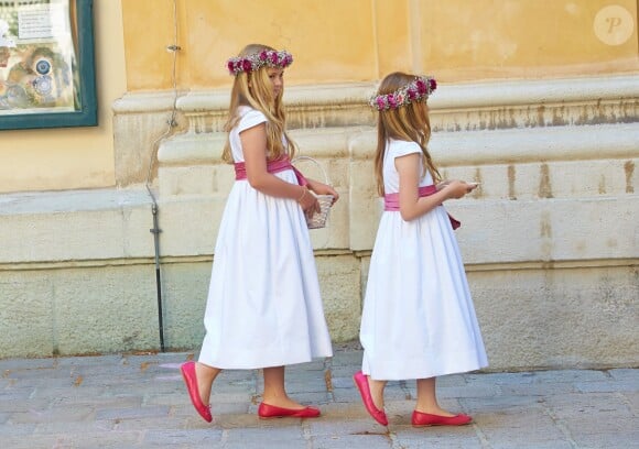 Les princesse Catharina-Amalia, Alexia et Ariane des Pays-Bas, filles de Willem-Alexander et Maxima, étaient demoiselles d'honneur au mariage de Juan Zorreguieta et Andrea Wolf, le 7 juin 2014 à l'église Servite de Vienne, en Autriche.