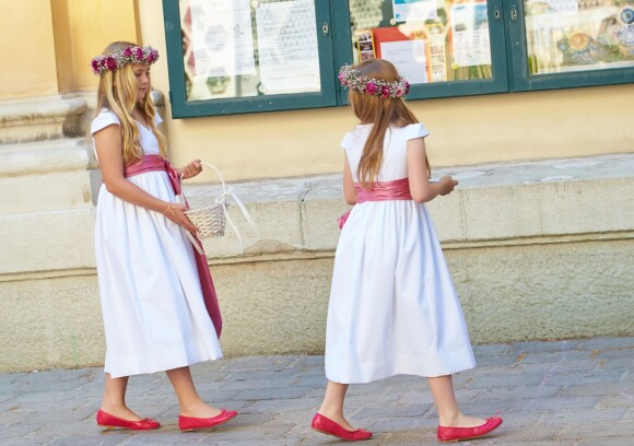 Les princesse Catharina-Amalia, Alexia et Ariane des Pays-Bas, filles de Willem-Alexander et Maxima, étaient demoiselles d'honneur au mariage de Juan Zorreguieta et Andrea Wolf, le 7 juin 2014 à l'église Servite de Vienne, en Autriche.