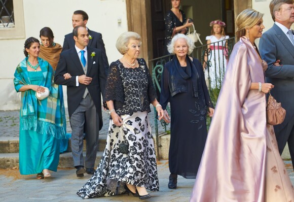 La princesse Beatrix des Pays-Bas assistait, avec sa belle-fille la reine Maxima et son fils le prince Willem-Alexander, au mariage de Juan Zorreguieta et Andrea Wolf, le 7 juin 2014 à l'église Servite de Vienne, en Autriche.