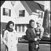Jackie Kennedy et JFK avec leur fille Caroline (1959-1961).