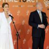 Angelina Jolie et William Hague lors du sommet luttant contre les violences sexuelles faites aux femmes en temps de guerre, à Londres, le 10 juin 2014.