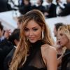 Nabilla Benattia lors de la montée des marches du Festival de Cannes pour le film The Homesman, le 18 mai 2014