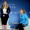 Chelsea Clinton a annoncé être enceinte de son premier enfant lors d'une conférence donnée conjointement avec sa mère Hillary Clinton à l'occasion du Tribeca Film Festival à New York, le 17 avril 2014.