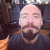 Hugh Jackman dévoile sa coupe de cheveux pour Barbe noire.