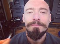 Hugh Jackman, crâne rasé, dévoile sa métamorphose radicale