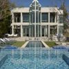 Rihanna loue cette sublime maison de Los Angeles, estimée à 7 millions de dollars.