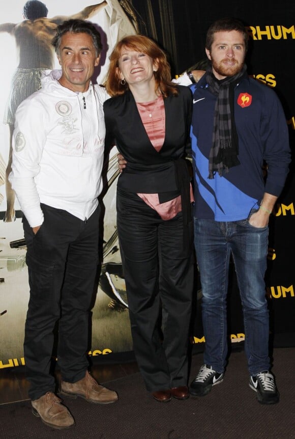 Gérard Holtz accompagné de son fils Antoine et de sa compagne Muriel Mayette, le 8 novembre 2011.