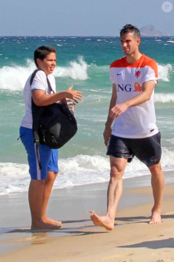Robin van Persie sur une plage de Rio de Janeiro le 9 juin 2014. 