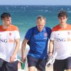 Robin van Persie et son coéquipier Daryl Janmaat sur une plage de Rio de Janeiro le 9 juin 2014. 