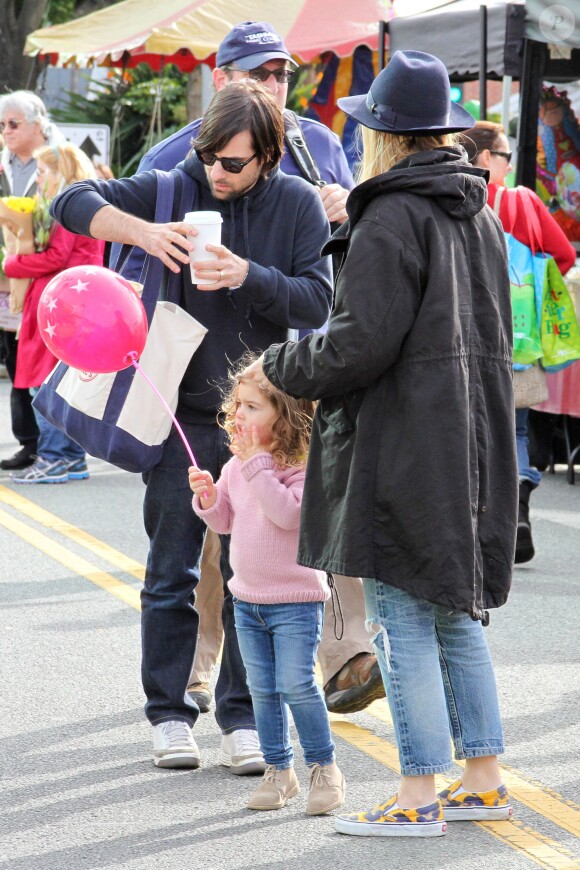 Jason Schwartzman, sa femme Brady et leur fille Marlowe à Studio City, Los Angeles, le 8 décembre 2013.