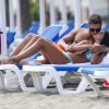 Les stars de télé-réalité Jasmin Walia et Ross Worswick profitent d'un bel après-midi sur une plage de Marbella. Le 11 juin 2014.