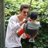 Orlando Bloom emmène son fils Flynn jouer au parc a New York, le 14 juillet 2013. 