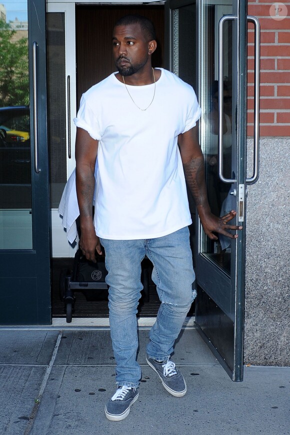 Kanye West quitte son appartement, dans le quartier de SoHo. New York, le 15 juin 2014.