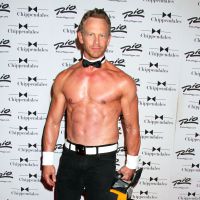 Ian Ziering, chippendale hot à 50 ans : biscoteaux dehors pour un nouveau show !