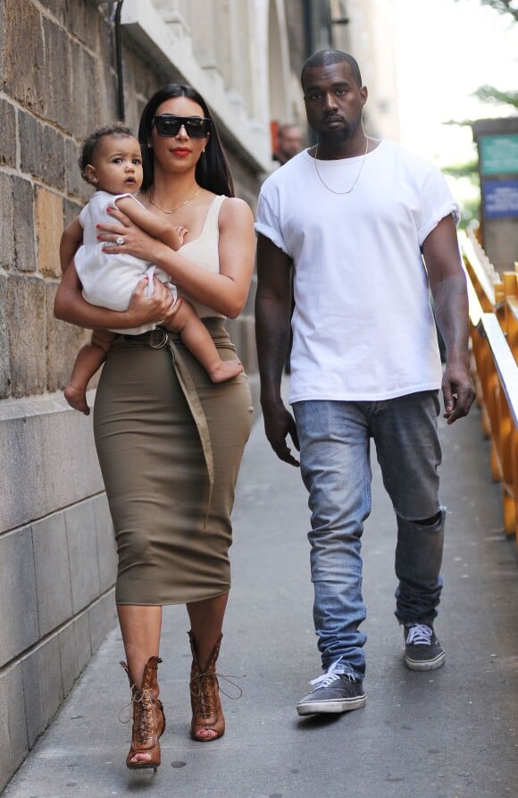 Kim Kardashian, Kanye West et leur fille North West quittent le Children's Museum Of Manhattan à New York, le 15 juin 2014.