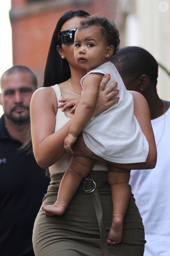 Kim Kardashian et sa fille North West quittent le Children's Museum Of Manhattan à New York. Le 15 juin 2014.