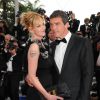 Antonio Banderas et Melanie Griffith lors du Festival de Cannes 2011 : on voit son tatouage "Antonio"