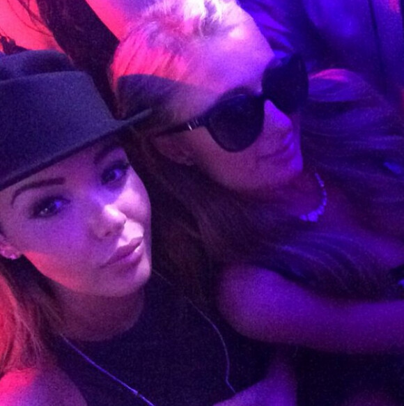 Selfie de Nabilla du 18 mai 2014 à Cannes avec Paris Hilton