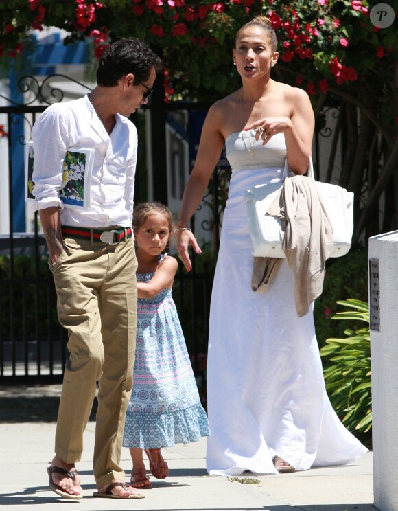 Jennifer Lopez et son ex mari Marc Anthony vont chercher leur fille Emme à l'école à Los Angeles, le 19 juin 2013.