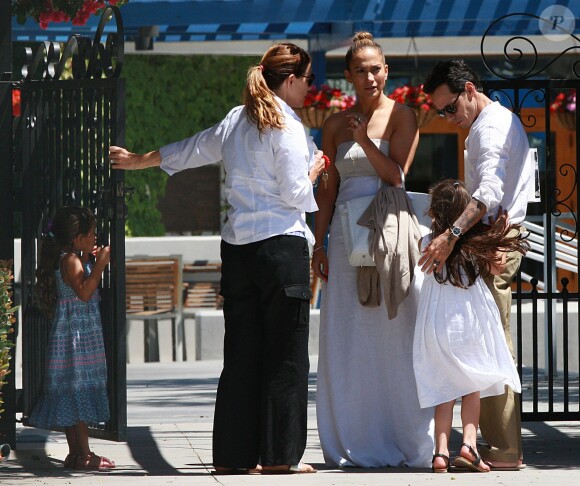Jennifer Lopez et son ex mari Marc Anthony vont chercher leur fille Emme à l'école à Los Angeles, le 19 juin 2013.