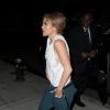 Jennifer Lopez, entourée de ses fans, en quittant son hôtel. New York, le 18 juin.