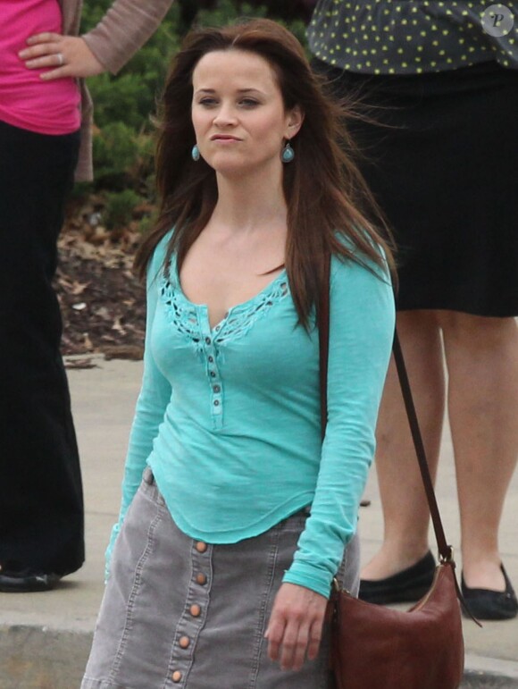 Exclusif - Reese Witherspoon, brune, sur le tournage de "The Good Lie" à Atlanta, le 11 avril 2013.