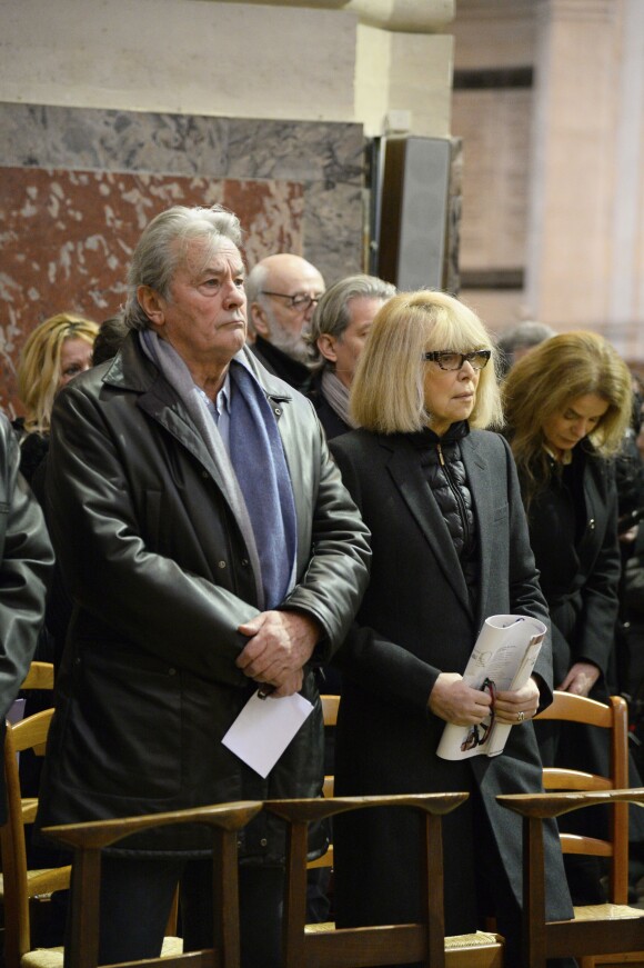 Alain Delon et Mireille Darc - Hommage à Georges Lautner en l'église Saint-Roch à Paris le 5 décembre 2013