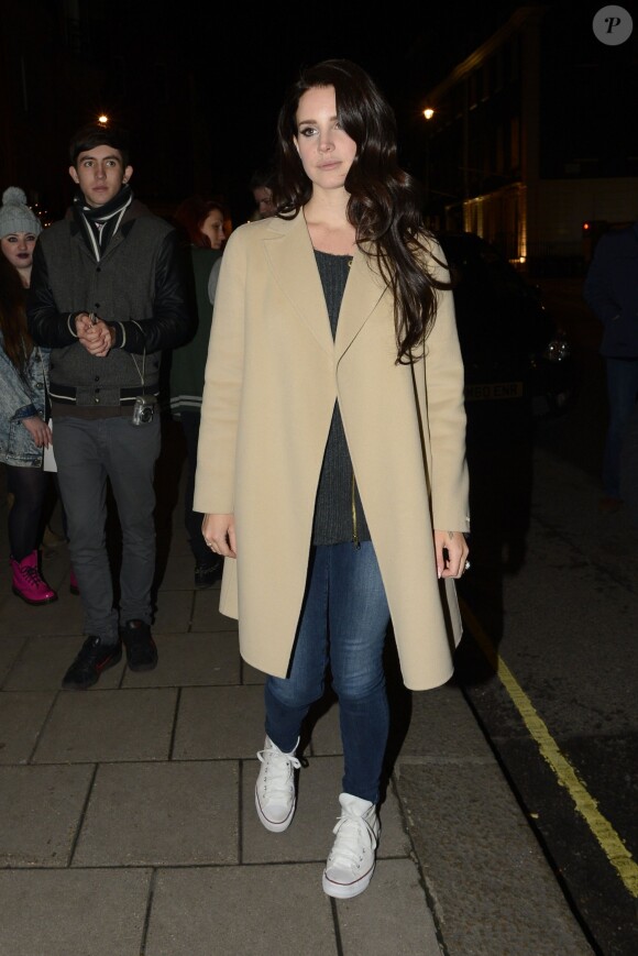Lana Del Rey arrive à son hôtel à Londres, le 27 novembre 2012.