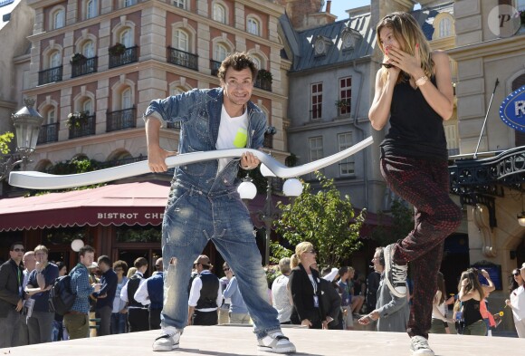 Michaël Youn et sa femme Isabelle Funaro assistent en avant-première à l'inauguration de la nouvelle attraction Ratatouille, à Disneyland Paris, à Marne-la-Vallée, le 21 juin 2014.