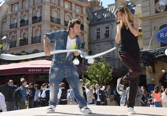 Michaël Youn et sa femme Isabelle Funaro assistent en avant-première à l'inauguration de la nouvelle attraction Ratatouille, à Disneyland Paris, à Marne-la-Vallée, le 21 juin 2014.
