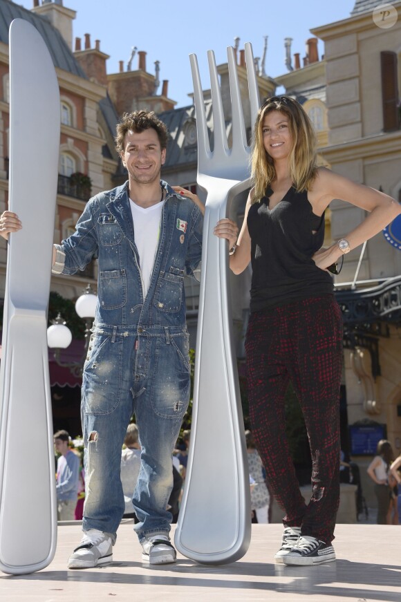 Michaël Youn et sa femme Isabelle Funaro assistent en avant-première à l'inauguration de la nouvelle attraction Ratatouille, à Disneyland Paris, à Marne-la-Vallée, le 21 juin 2014.