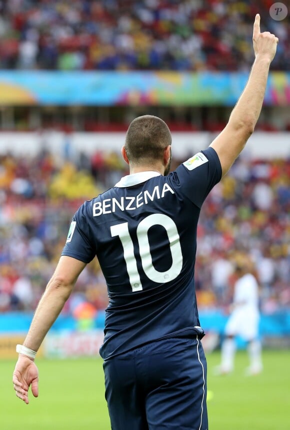Karim Benzema après la victoire de l'équipe de France contre le Honduras 3 à 0 lors de la Coupe du monde à Porto Alegre le 15 juin 2014